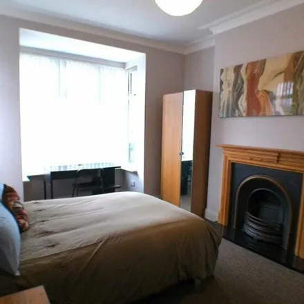 Rent this 5 bed townhouse on Leafield Road in Darlington, DL1 5ES