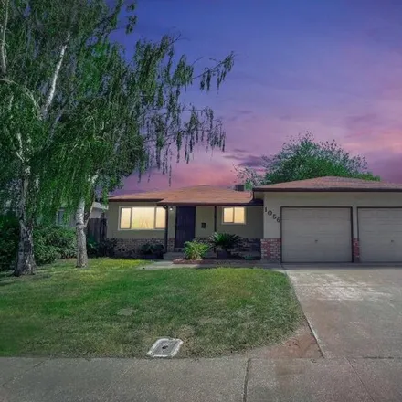 Buy this 3 bed house on 1060 Sapphire Way in Manteca, CA 95336