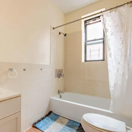 Image 10 - 346 Montgomery St, Brooklyn, NY 11225, USA - Room for rent