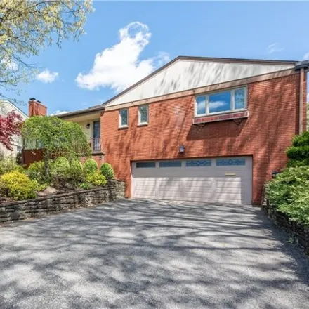 Image 1 - 817 Artvue Drive, Upper St. Clair, PA 15243, USA - House for sale
