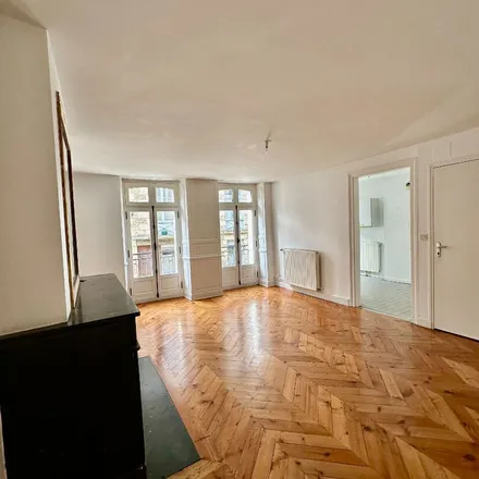 Rent this 2 bed apartment on 2 Rue de la Chaussée in 61000 Alençon, France