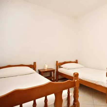 Rent this 2 bed apartment on Croatia osiguranje in Šetalište Stara Issa, 21480 Grad Vis