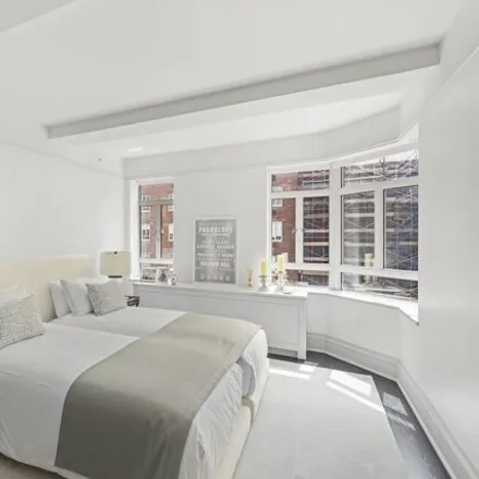 Image 7 - 18 East 62nd Street, New York, NY 10065, USA - Apartment for sale
