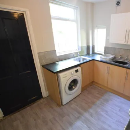 Image 3 - 915 Ecclesall Road, Sheffield, S11 8TB, United Kingdom - House for rent