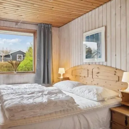 Rent this 4 bed house on Løgstør Golfklub in Sønderport, 9670 Løgstør