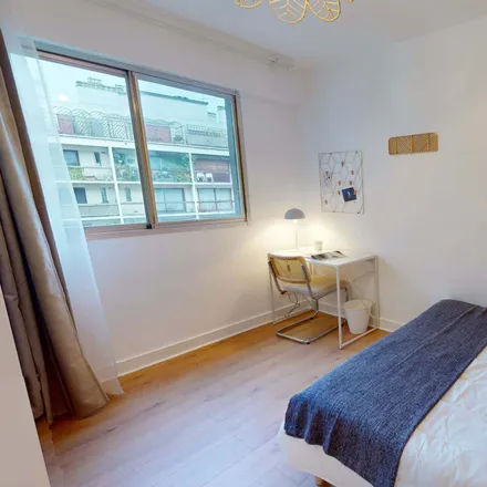 Rent this 4 bed room on 47 Rue Guersant in 75017 Paris, France