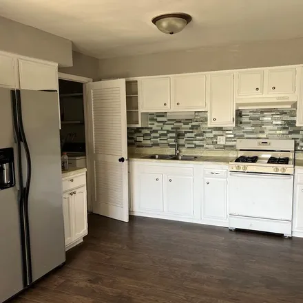 Rent this 2 bed apartment on Kingsbury in Hanover Park, Schaumburg Township