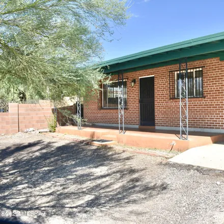 Buy this 3 bed house on 221 East Waverly Street in Tucson, AZ 85709