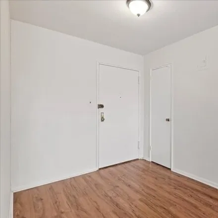 Image 4 - 209-20 18th Avenue, New York, NY 11360, USA - Apartment for sale