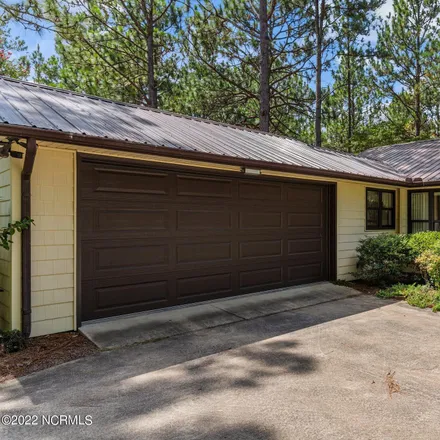 Image 4 - 9 Pine Crest Drive, Whispering Pines, Moore County, NC 28327, USA - House for sale