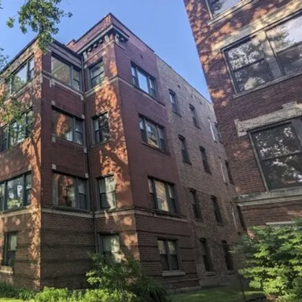 Rent this 3 bed condo on 5219 South Greenwood Avenue in Chicago, IL 60615