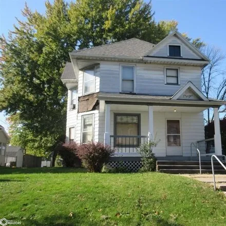 Buy this 2 bed house on 882 Morgan Street in Keokuk, IA 52632