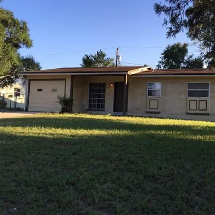 Rent this 3 bed house on 7047 Lynnwood Drive in Arabian Acres, Hillsborough County