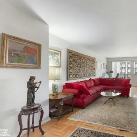 Image 2 - 102-31 67th Avenue, New York, NY 11375, USA - Apartment for sale