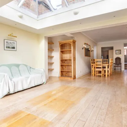 Image 2 - Wilmington Avenue, London, W4 3HA, United Kingdom - Duplex for sale