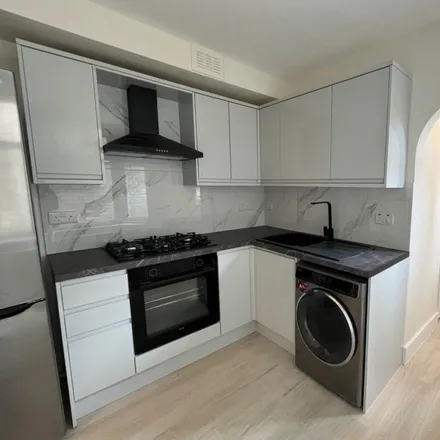 Rent this 1 bed apartment on 379 - 381 Oakleigh Road North in London, N20 0DW