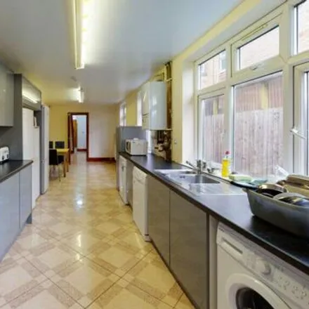 Rent this 5 bed house on 86 Willows Crescent in Highgate, B12 9ND