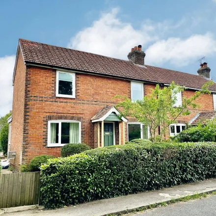 Rent this 3 bed duplex on Pottery Lane in Wrecclesham, GU10 4QJ