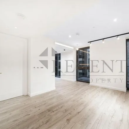 Rent this 1 bed apartment on Carrara Tower in 1 City Road, London