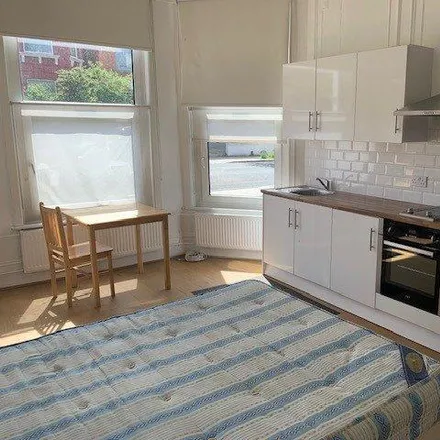 Image 2 - 5 Manstone Road, London, NW2 3XH, United Kingdom - Apartment for rent