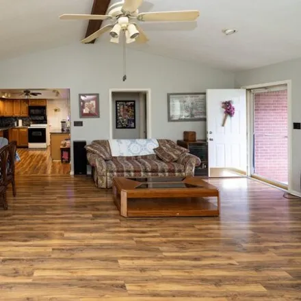 Image 5 - 12303 Spring Meadow Drive, Pioneer Village, Bullitt County, KY 40229, USA - House for sale