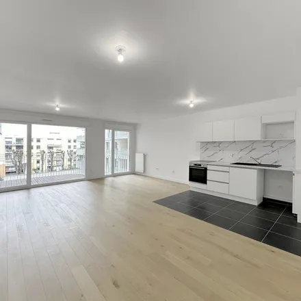 Rent this 4 bed apartment on boreales in Rue Médéric, 92110 Clichy