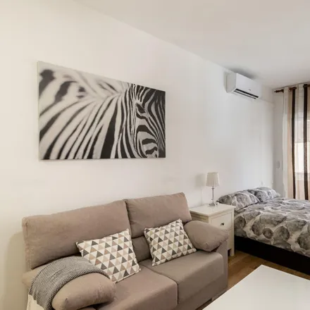 Image 4 - Carrer de Joan Gamper, 22, 08014 Barcelona, Spain - Apartment for rent