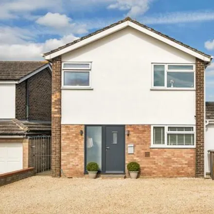 Buy this 4 bed house on Lower Farm Close in Shabbington, HP18 9HG