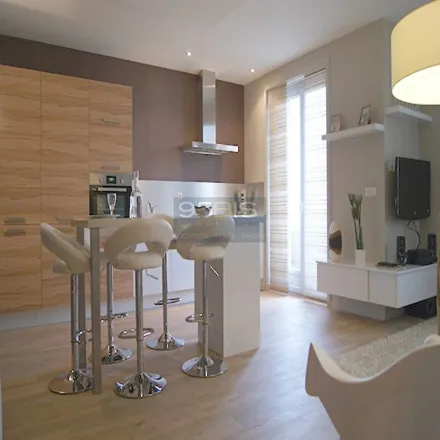 Rent this 3 bed apartment on 140 Avenue Thiers in 69006 Lyon, France