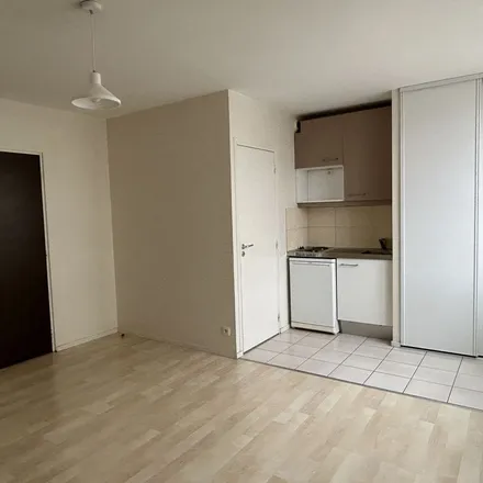 Rent this 1 bed apartment on 7 Rue de Noyon in 80000 Amiens, France