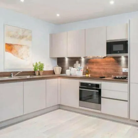 Image 2 - Lakeview, Moorhen Drive, The Hyde, London, NW9 7FF, United Kingdom - Apartment for sale