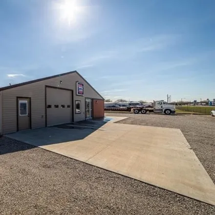 Image 1 - Curt's Body Shop, East 6th Street, Concordia, KS 66901, USA - House for sale