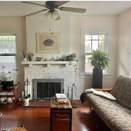 Image 2 - 2104 Lowerline Street, New Orleans, LA 70118, USA - House for sale