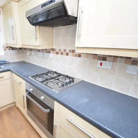 Image 3 - Holly Approach, Gawthorpe, WF5 9TD, United Kingdom - Duplex for rent