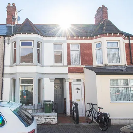 Rent this 3 bed townhouse on 3 Hunter Street in Cardiff, CF10 5GX
