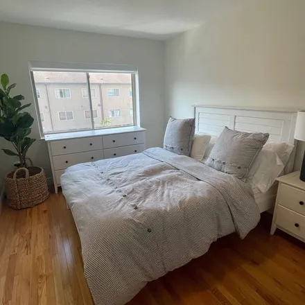 Rent this 3 bed apartment on 814 East Broadway in City of Long Beach, NY 11561