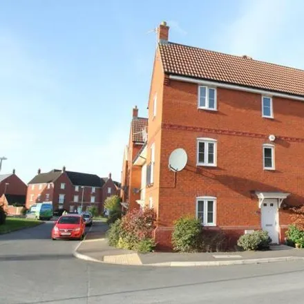 Rent this 3 bed townhouse on Beauchamp Road in Tewkesbury, GL20 7TA