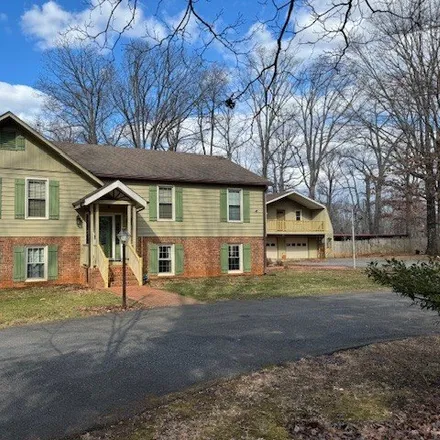 Image 1 - 2457 Country Club Road, Appomattox County, VA 24522, USA - House for sale