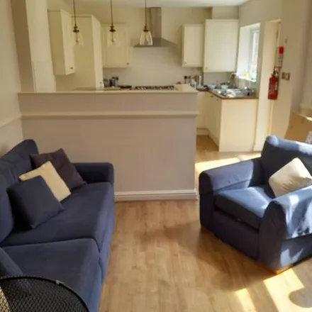 Rent this 6 bed apartment on Vivian Road in Swansea, SA2 9DQ