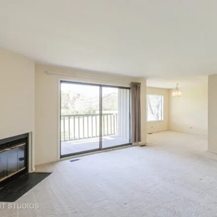 Image 5 - 910 Oak Hill Rd Apt D, Lake Barrington, Illinois, 60010 - Condo for sale