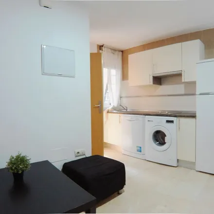 Image 6 - Calle de Antonio Zamora, 48, 28011 Madrid, Spain - Apartment for rent