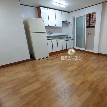 Rent this studio apartment on 서울특별시 강남구 역삼동 657-15