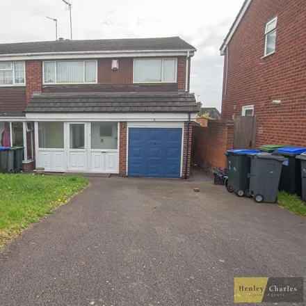 Rent this 3 bed duplex on Woodfort Road in Sandwell, B43 5QP