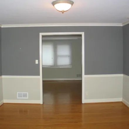 Image 2 - 5707 Cromwell Drive, Bethesda, MD 20816, USA - Apartment for rent
