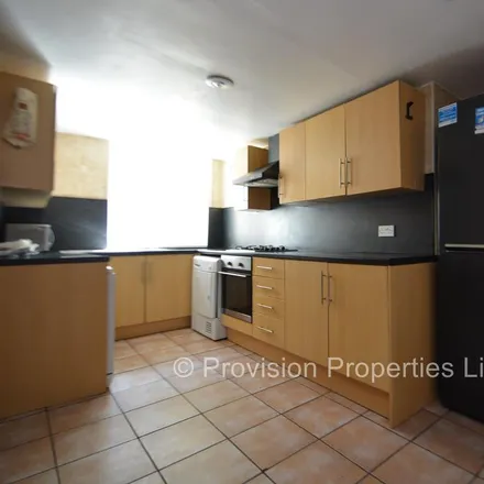 Image 9 - Back Manor Drive, Leeds, LS6 1GH, United Kingdom - Townhouse for rent