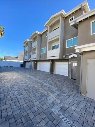 Rent this 2 bed townhouse on 5918 Murietta Avenue in Los Angeles, CA 91401