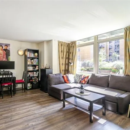 Image 1 - Lowry House, Cassilis Road, Millwall, London, E14 9LL, United Kingdom - Apartment for sale