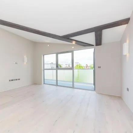 Image 1 - 20, 22, 24, 26, 28, 30, 32, 34, 36 Lambton Road, Cottenham Park, London, SW20 0LW, United Kingdom - Apartment for rent