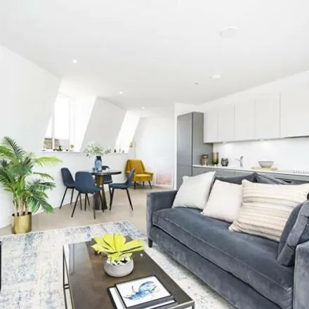 Rent this 3 bed apartment on Welbury Court in 453 Kingsland Road, De Beauvoir Town