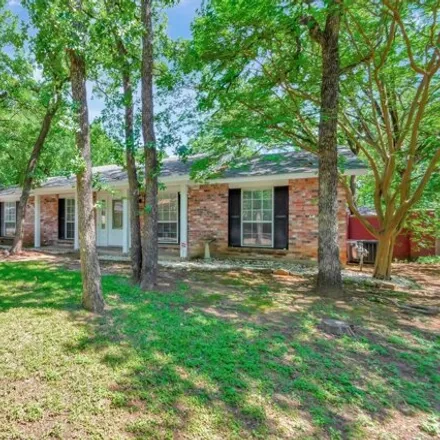 Rent this 3 bed house on 3462 Hampshire Drive in Arlington, TX 76013